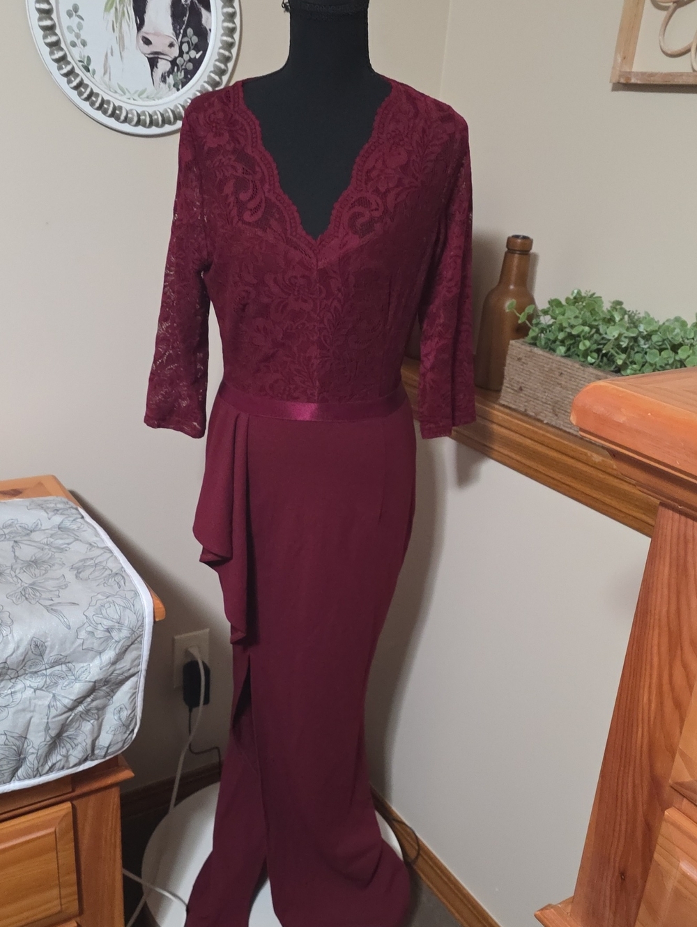 Burgundy Lace V‑Neck Long Sleeve Evening Dress